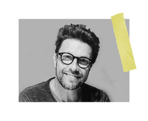 Foto in schwarz-weiß von Melissa, mit illustriertem Klebestreifen befestigt.